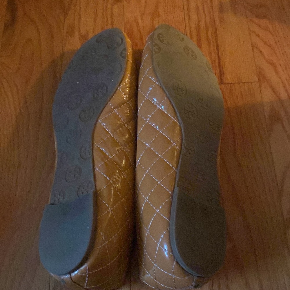 Tory Burch Tan Quilted Flats - Picture 3 of 4